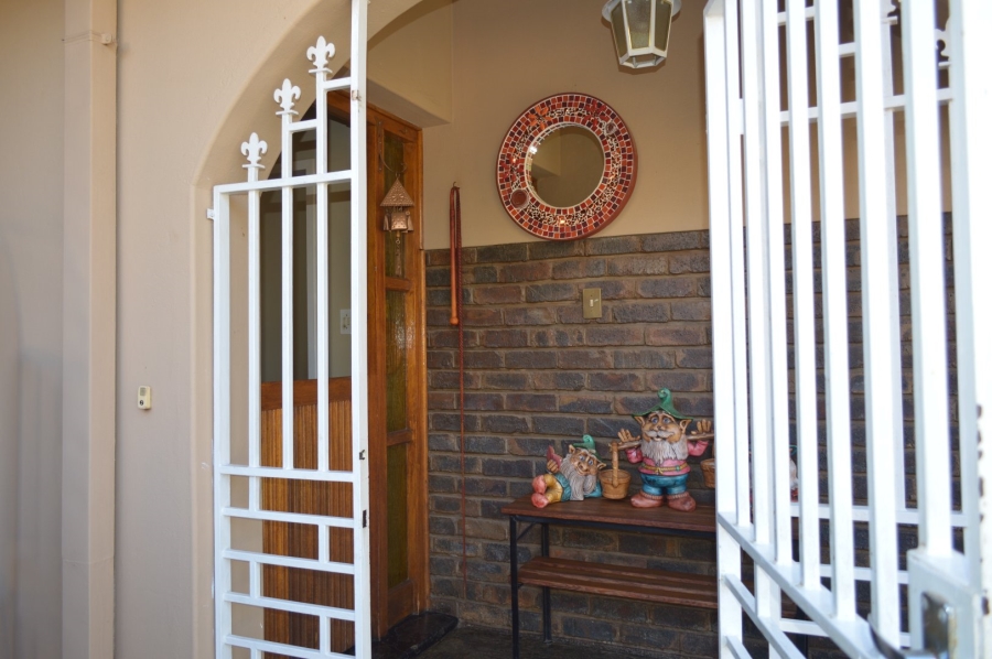 6 Bedroom Property for Sale in Flamwood North West
